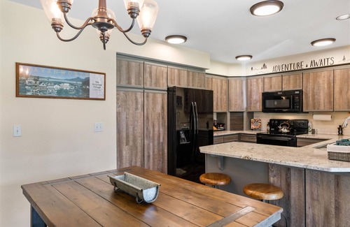 Leavenworth Condo | Get Lost Guest House - Sweeping Views of Pristine Fairways