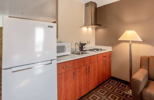Tri-Cities Resort | Adventure Awaits! Steps from Badger Mountain & Bateman Island