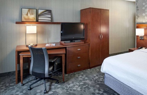 Brookfield Hotel | Experience a Blissful Getaway with Indoor Pool & Pet-Friendly Stay