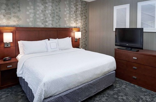 Brookfield Hotel | Experience a Blissful Getaway with Indoor Pool & Pet-Friendly Stay