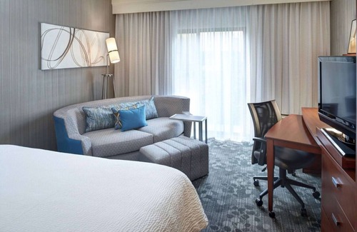 Brookfield Hotel | Experience a Blissful Getaway with Indoor Pool & Pet-Friendly Stay