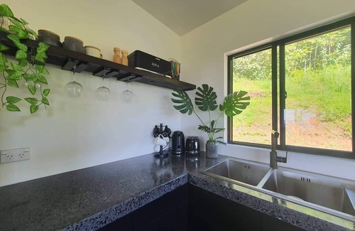 Kiikii Tapere House | Oceanfront Bliss: Breathtaking Views in Island Paradise