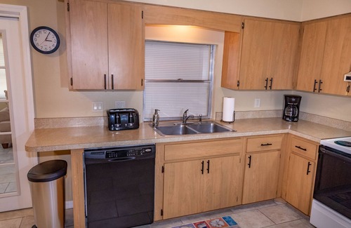 Southgate House | Ideal Beach Getaway: 5 Miles to Siesta Key Beach