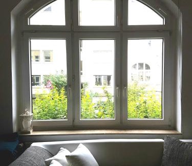 Ruhrallee West Apartment | Pet-Friendly Tiny Flat in Kreuzviertel - Rated 9/10