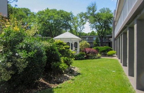 Wayne House | Experience Value at Quality Room with Great Amenities