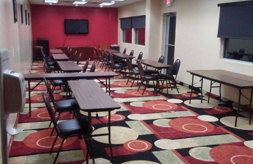 Wayne House | Experience Value at Quality Room with Great Amenities