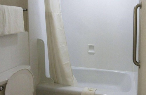 Wayne House | Experience Value at Quality Room with Great Amenities