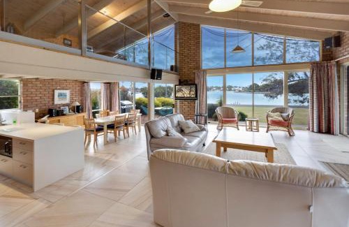 Raymond Island House | Ideal Getaway for Families with Great 8/10 Guest Rating