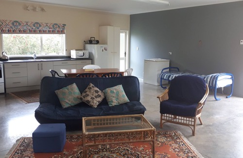 Whangarei Heads House | Coastal Retreat: Enjoy Oceanfront Views & Family Fun