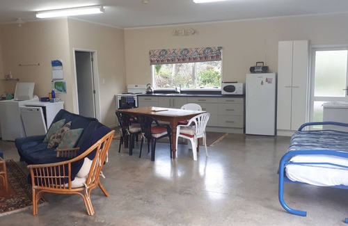 Whangarei Heads House | Coastal Retreat: Enjoy Oceanfront Views & Family Fun