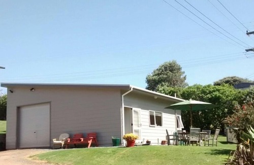 Whangarei Heads House | Coastal Retreat: Enjoy Oceanfront Views & Family Fun