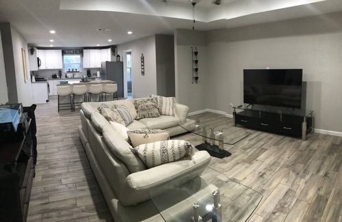 Van Alstyne House | Experience Your Best Day Ever at Our Family-Friendly Retreat