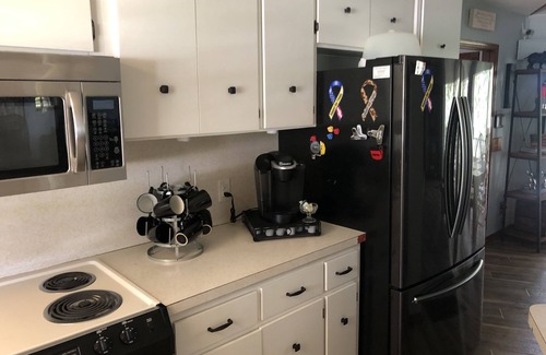 Florahome House | Relax by the Water: Pet-Friendly Hotel with Lake Views