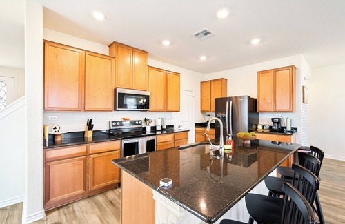 San Antonio House | Getaway Home-Theater/4 Bdrs/2.5 Baths + Wi-Fi/fully stocked