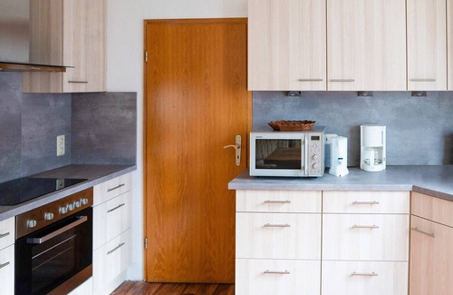 Bontkirchen Apartment | Cozy Apartment in Brilon with Garden & Family Amenities