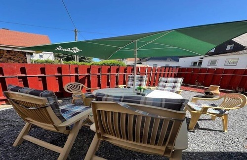 Bontkirchen Apartment | Cozy Apartment in Brilon with Garden & Family Amenities