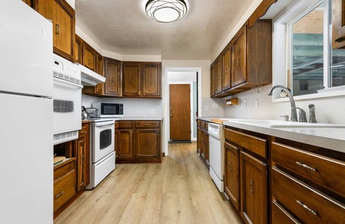 Garibaldi House | Discover Garibaldi: Ocean View, Open Patio & Walkable Access