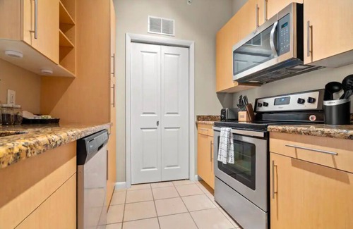 Cityplace Apartment | Discover This Inviting Apartment with Pool & Work Space