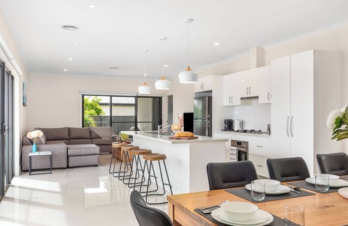 Mount Gambier House | Getaway on Wallace - Excellent central location- Pet Friendly