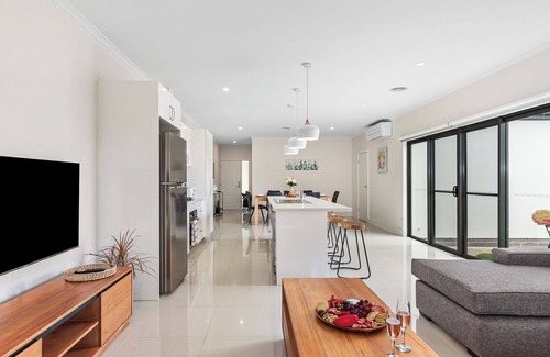 Mount Gambier House | Getaway on Wallace - Excellent central location- Pet Friendly