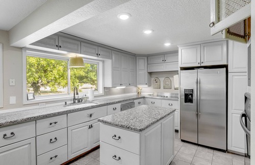Seguin House | Serene Getaway with River Views and Spa Amenities