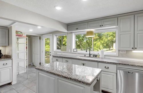 Seguin House | Serene Getaway with River Views and Spa Amenities