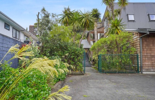 St. Heliers Apartment | Beautiful Getaway Pad with Garden and Inviting Courtyard