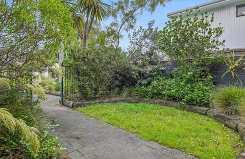 St. Heliers Apartment | Beautiful Getaway Pad with Garden and Inviting Courtyard