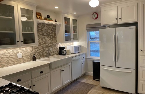 Dutch Flat House | Escape to the Pines: Pet-Friendly Retreat with Breakfast