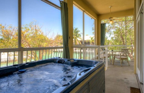 Cudjoe Gardens House | Escape to the Serene Florida Keys with Ocean Views & Spa