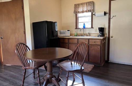 Waynesboro Cabin | Getaway to the Red House