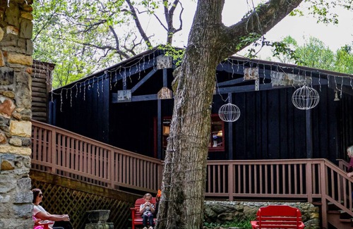 Waynesboro Cabin | Getaway to the Red House