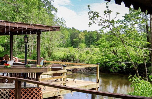 Waynesboro Cabin | Getaway to the Red House