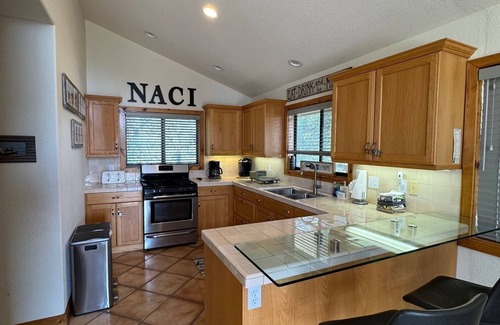 Oak Shores House | Relaxing Getaway: Pet-Friendly Home with Pool & Lake View
