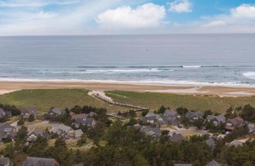 Shorepine Village House | Perfect Getaway: 4-Star Family-Friendly Escape Rated 9.5