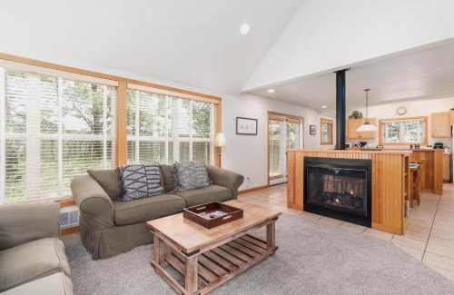 Shorepine Village House | Perfect Getaway: 4-Star Family-Friendly Escape Rated 9.5