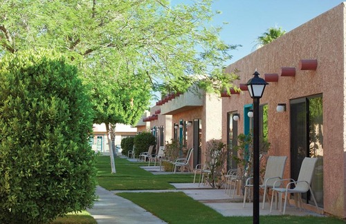 Lake Havasu City Hotel | Relaxing GetAways at Havasu Dunes Resort with Pool Access