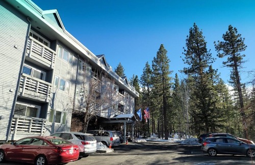 Lower Kingsbury Condo | Discover GetAways at the Lodge with Oceanfront Amenities