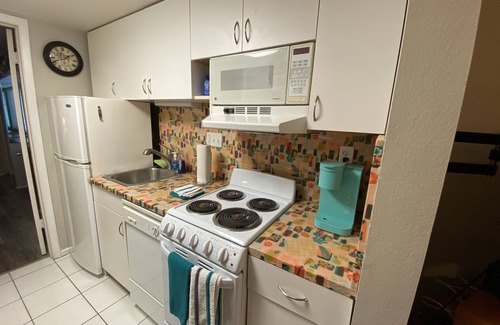Paradise Lakes Condo | Explore Freaky Tiki: Retro Condo with Lake View & Kitchen