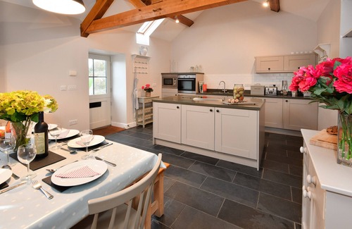 Garn Fadryn House | Geufron Barn: Family-Friendly Four Bedroom Retreat