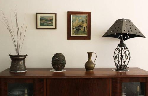 Kerem HaTeimanim Apartment | Vintage Flat Just Steps from the Beach - Family Friendly Stay