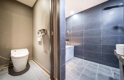 Geumjeong-dong Hotel | Eco-Friendly Comfort at Geumjeong 1004 with Breakfast