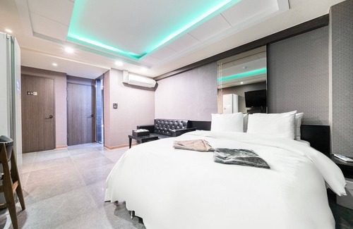 Geumjeong-dong Hotel | Eco-Friendly Comfort at Geumjeong 1004 with Breakfast