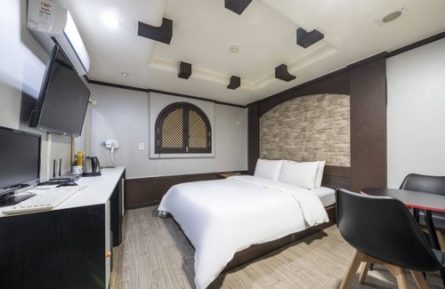 Sanbon 1-dong Hotel | Eco-Friendly Geumjeong Bbarimong with Breakfast & Kitchen