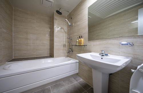 Geumjeong-dong Hotel | Eco-Friendly Stay at Geumjeong Cube with Breakfast Included