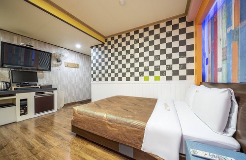 Geumjeong-dong Hotel | Eco-Friendly Stay at Geumjeong Cube with Breakfast Included