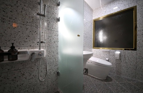 Witchabu-ri Hotel | Eco-Friendly Geumsan High Hill Hotel with Hot Tub & Breakfast