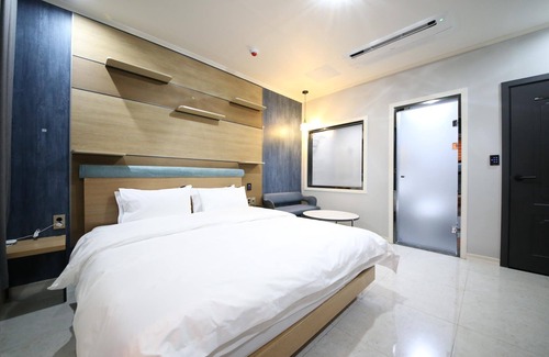 Witchabu-ri Hotel | Eco-Friendly Geumsan High Hill Hotel with Hot Tub & Breakfast