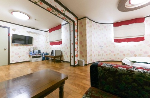 Geumsan Hotel | Eco-Friendly Getaway at Geumsan Tomato - Guest Rated 10/10