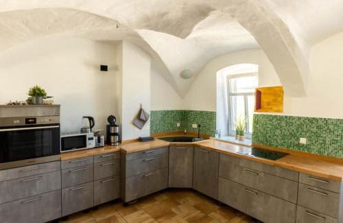 Mugeln Apartment | Historic Gewölbe from 1806: Ideal for Families and Pets